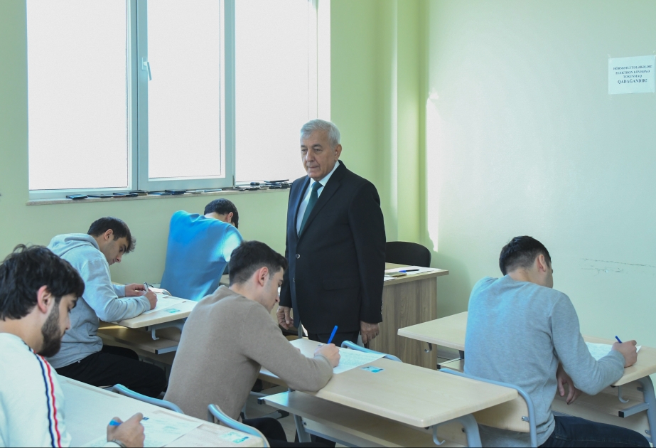 BMU-nun rektoru imtahan sessiyasının gedişatı ilə tanış olub