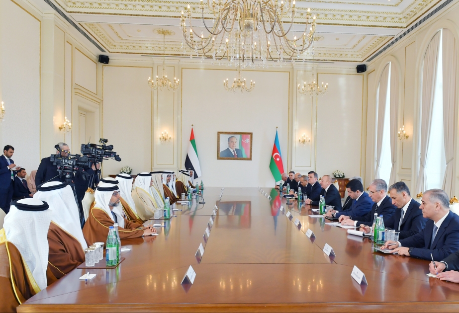 Les présidents azerbaïdjanais et émirati ont un entretien élargi aux deux délégations MIS A JOUR VIDEO