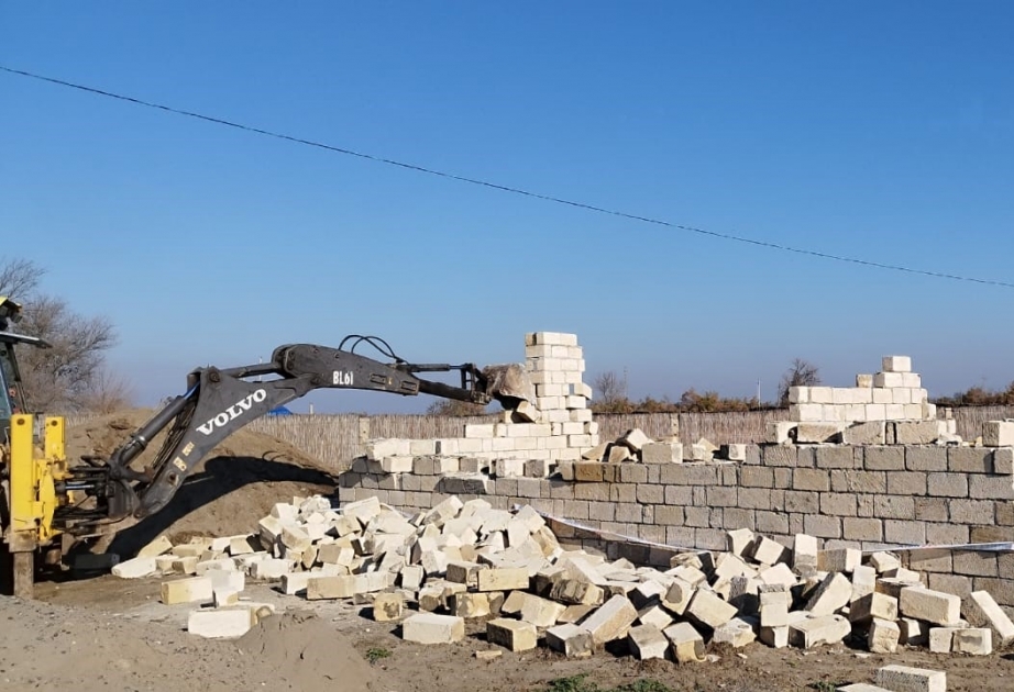 Fövqəladə Hallar Nazirliyi tərəfindən daha bir qanunsuz tikili sökülüb