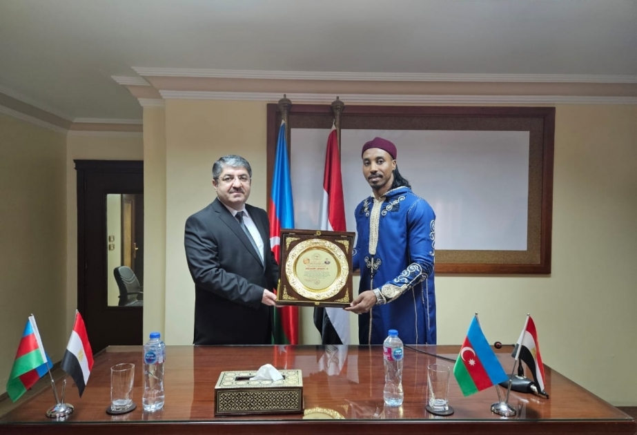 اتحاد الطلاب العرب يكرم د. سيمور نصيروف رئيس الجالية الأذربيجانية في مصر
