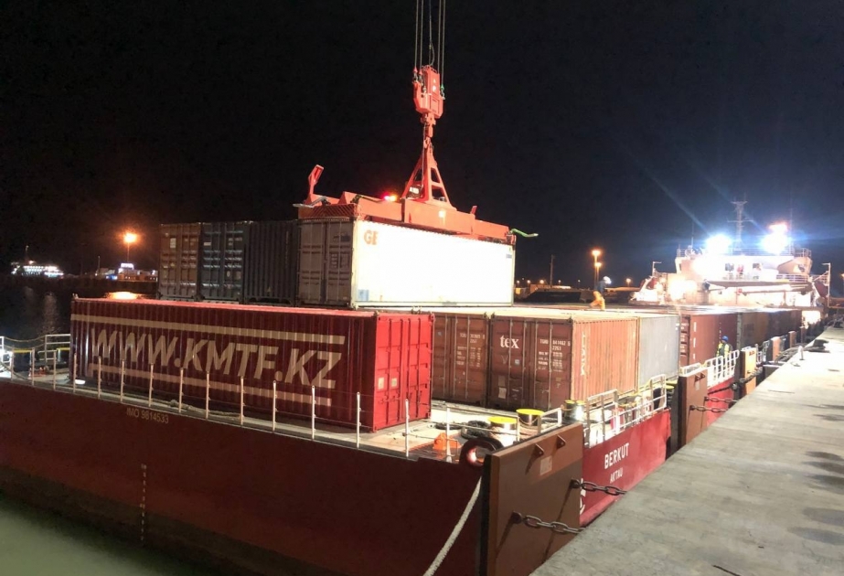 Çindən yola salınan növbəti blok qatar ötən gecə Bakı limanına çatıb