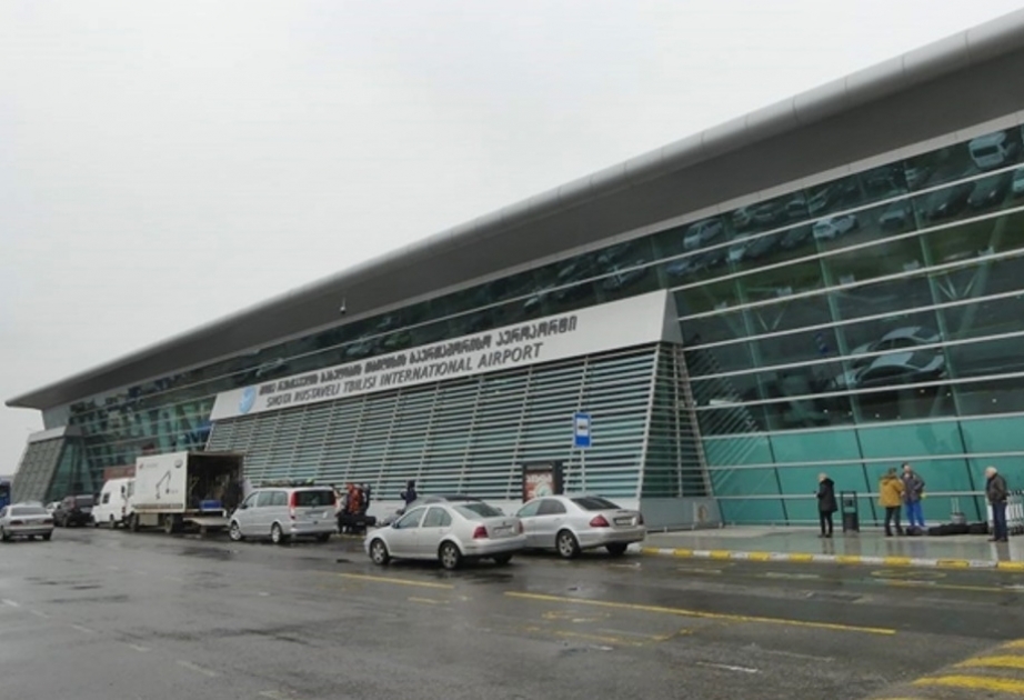 Qatı duman Tbilisi aeroportunda ciddi problemlər yaradıb