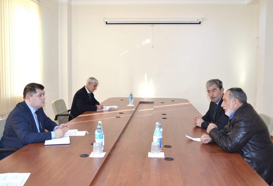 Kənd Təsərrüfatı Nazirliyinin şöbə müdiri Yardımlıda vətəndaşların müraciətlərini dinləyib