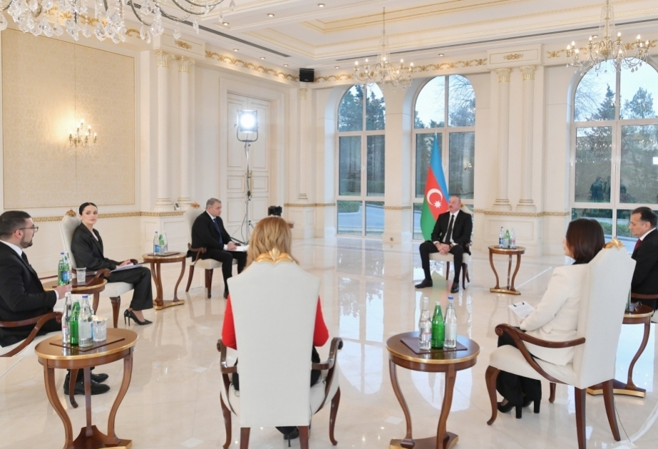 Xalqla dialoqun unikal forması  ŞƏRH