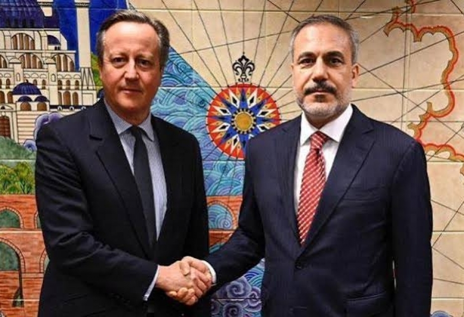 Türkiyə və Böyük Britaniya XİN başçıları arasında telefon danışığı olub