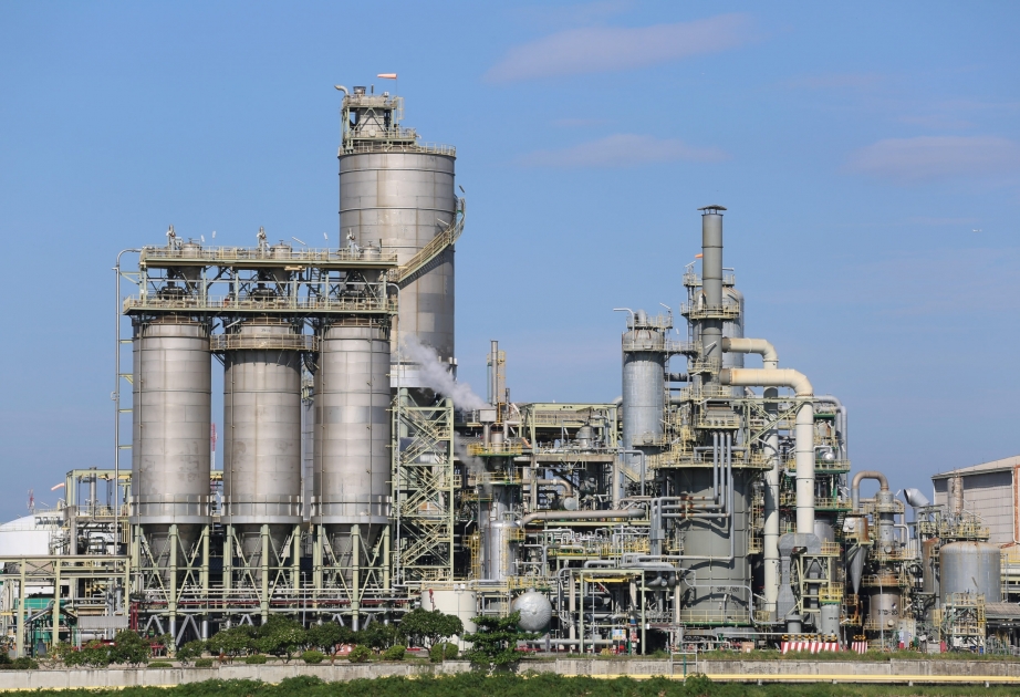 Africa’s biggest oil refinery begins production in Nigeria with the aim of reducing need for imports