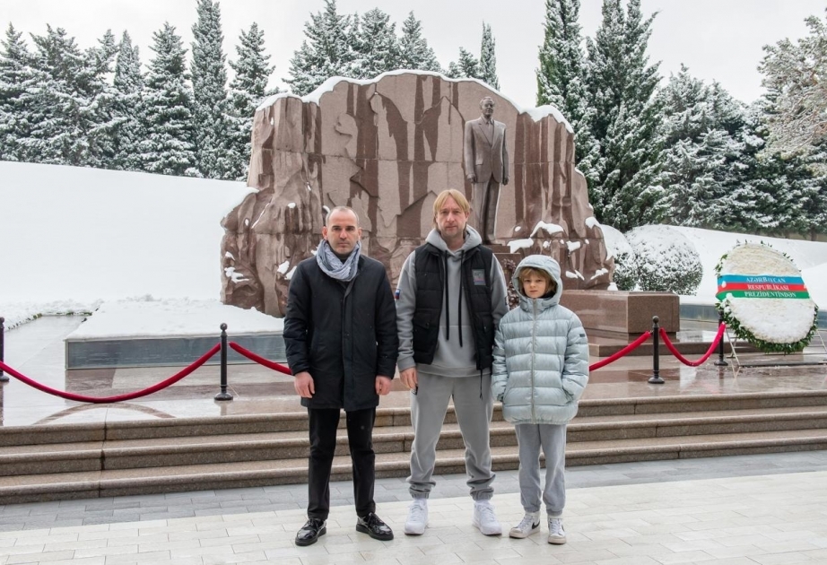 Евгений Плющенко почтил память общенационального лидера Гейдара Алиева
