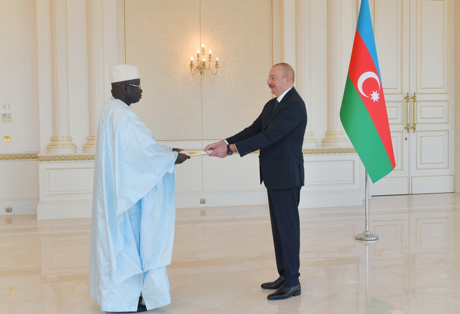 Le président de la République reçoit les lettres de créance du nouvel ambassadeur du Sénégal en Azerbaïdjan MIS A JOUR VIDEO