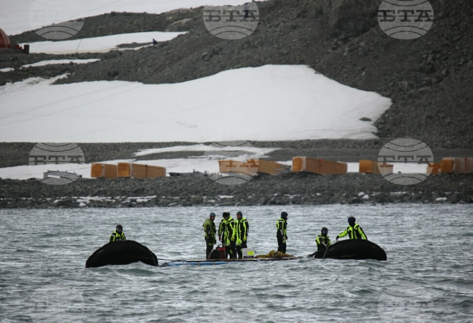 Bulgarian scientists determine where RSV 421 will drop anchor to collect samples during 32nd Antarctic expedition