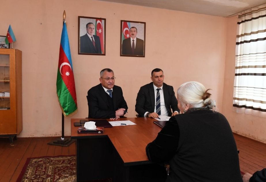 Dövlət Komitəsinin sədri Şəmkirdə vətəndaşların müraciətlərini dinləyib