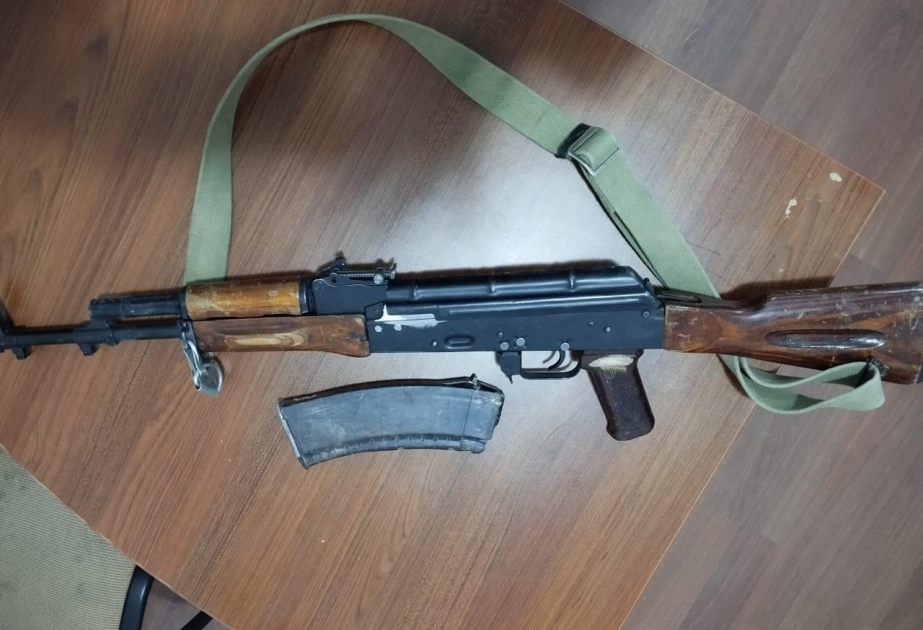 Balakən sakinləri iki avtomatı polisə könüllü təhvil veriblər