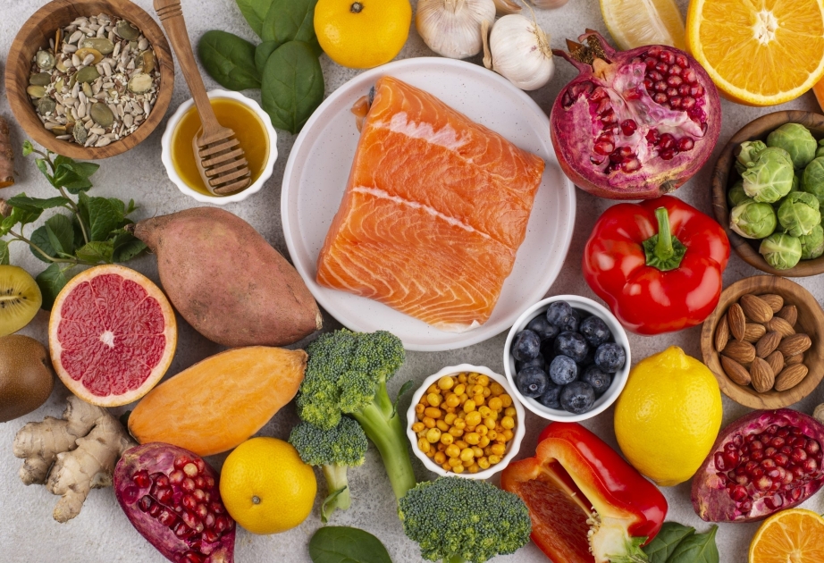 Для профилактики респираторных вирусных инфекций важно употреблять продукты, богатые витаминами и минералами