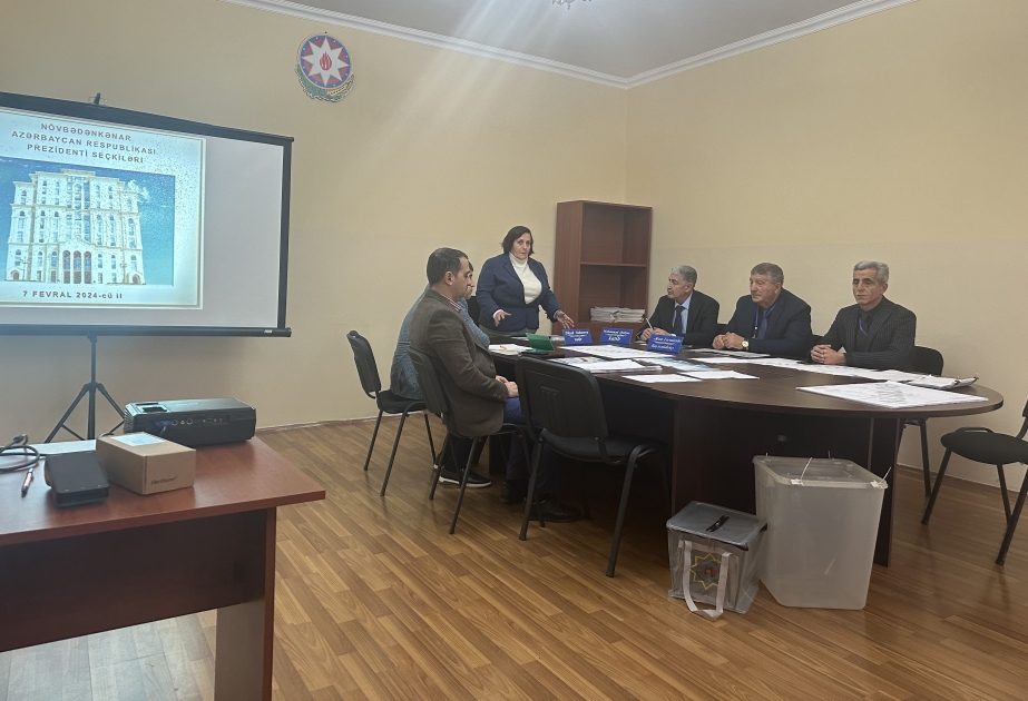 В Абшеронском районе продолжаются тренинги, организованные ЦИК