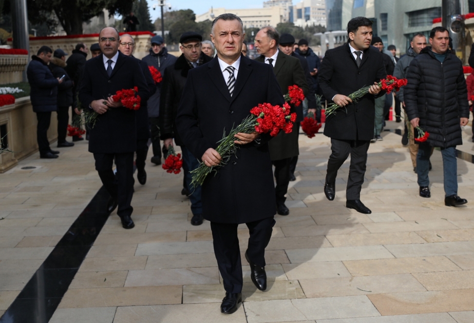 Səhiyyə Nazirliyinin rəhbərliyi 20 Yanvar şəhidlərinin əziz xatirəsini ehtiramla yad edib