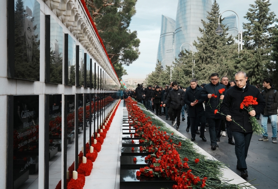 İqtisadiyyat Nazirliyinin kollektivi Şəhidlər xiyabanını ziyarət edib
