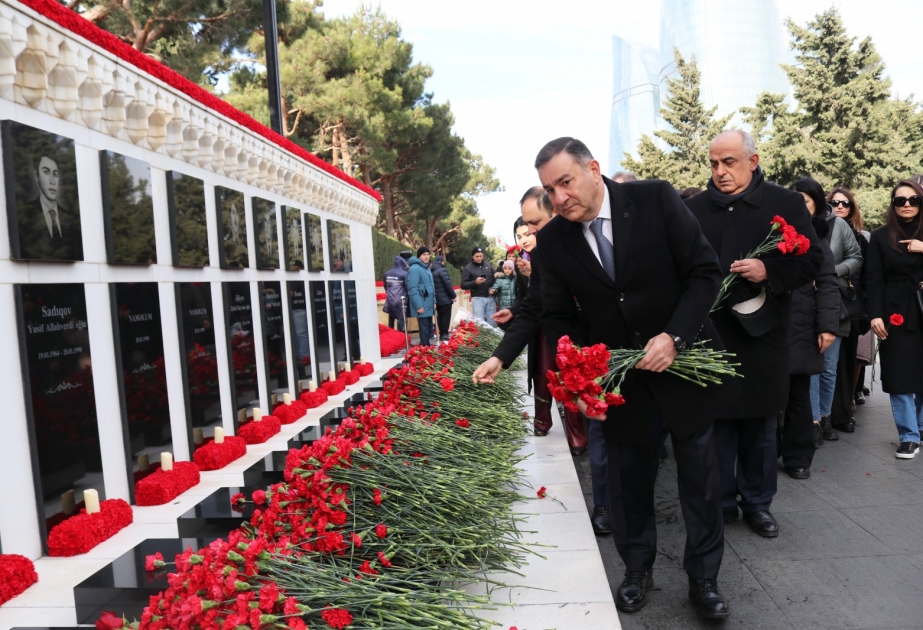 Ali Attestasiya Komissiyasının kollektivi Şəhidlər xiyabanını ziyarət edib