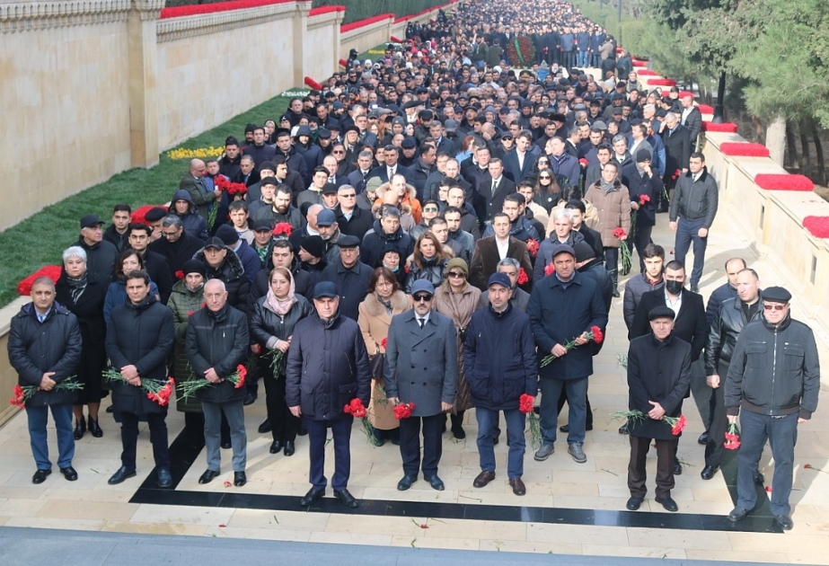 Əqli Mülkiyyət Agentliyinin kollektivi Şəhidlər xiyabanını ziyarət edib