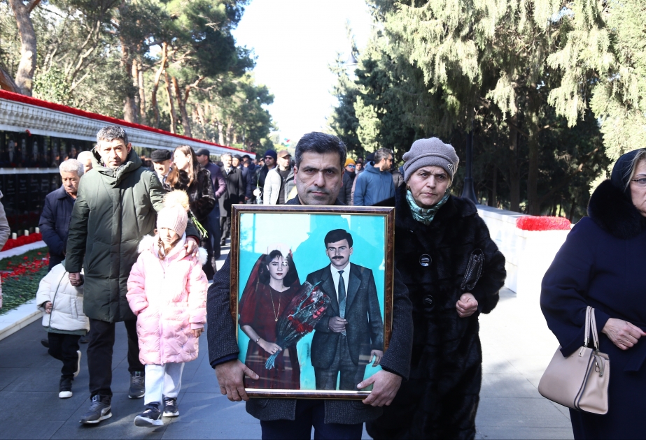 Şəhidlər xiyabanında duyğusal anlar, qürurverici mənzərələr FOTOREPORTAJ