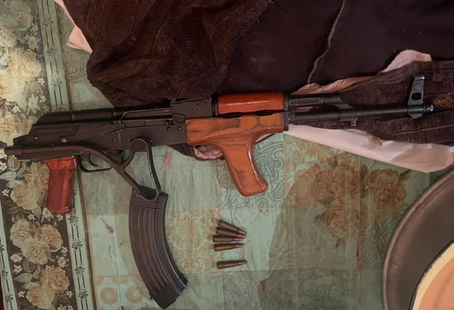 Ağsuda evdə avtomat gizlədən və narkotiklərin qanunsuz dövriyyəsi ilə məşğul olan şəxslər saxlanılıblar