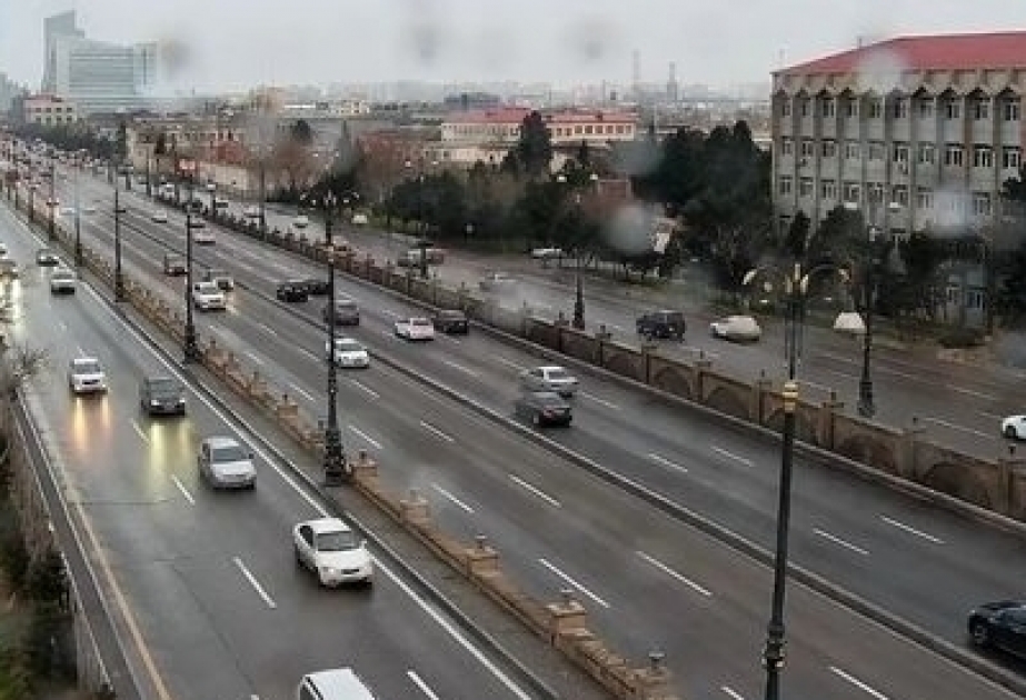 В настоящее время на проспекте Гейдара Алиева установлен предупреждающий знак из-за погодных условий