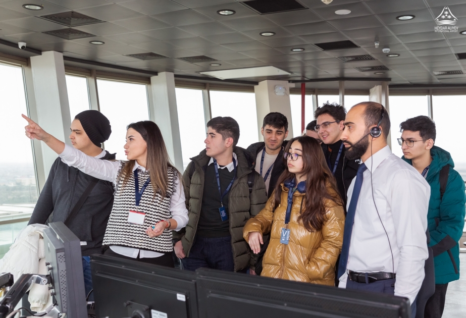 В Бакинском аэропорту организована экскурсия для учащихся школы АДА