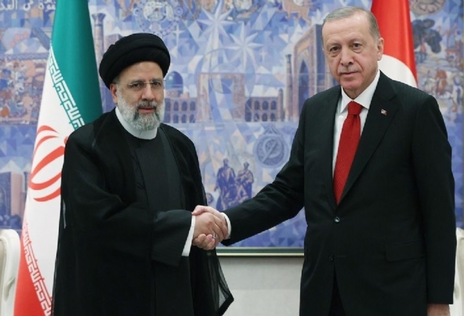 الرئيس الإيراني يصل تركيا في زيارة رسمية