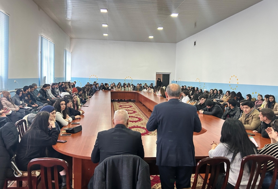 Seçki hüququ ilə bağlı ilk dəfə səs verəcək tələbələr üçün maarifləndirici seminarlar davam edir