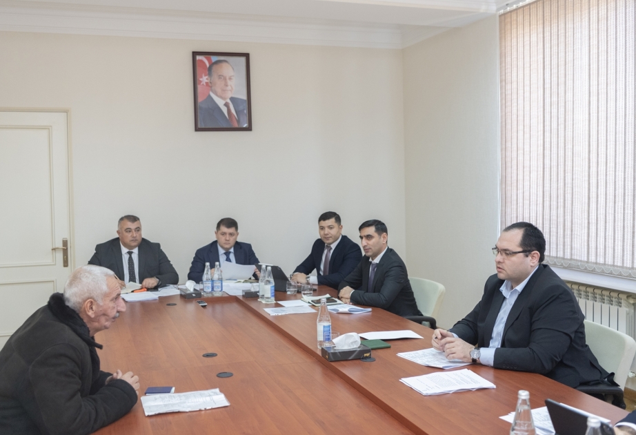 Nazir Məcnun Məmmədov Siyəzəndə vətəndaşları qəbul edib, fermerlərlə görüşüb