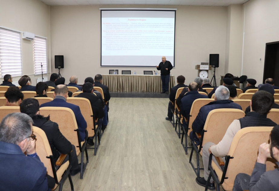 Türkiyəli mütəxəssis Qəbələdə arıçılara təlim keçib