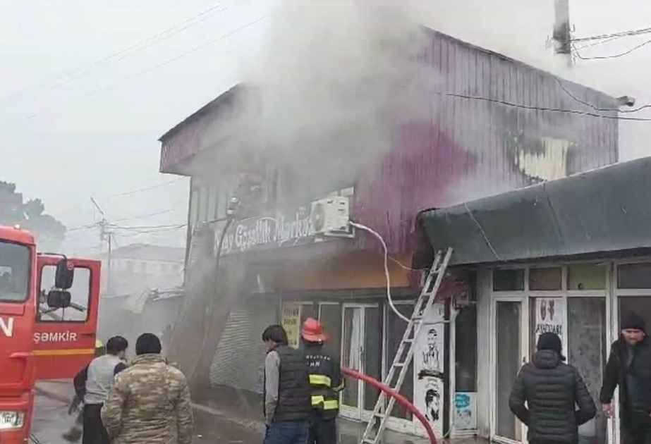 На территории рынка в Шамкире вспыхнул пожар