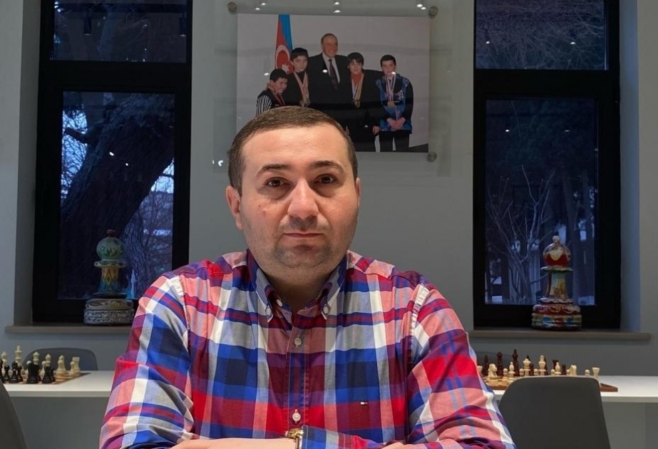 Azerbaijan's chess trainer receives international award
