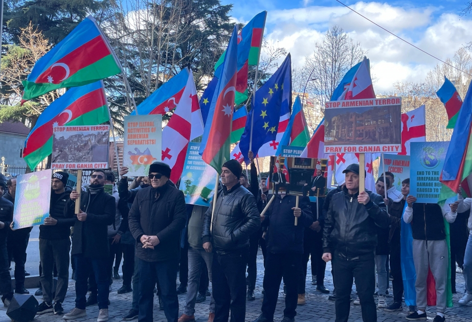 Los azerbaiyanos en Georgia organizaron una protesta frente a la oficina de Tiflis de la Unión Europea