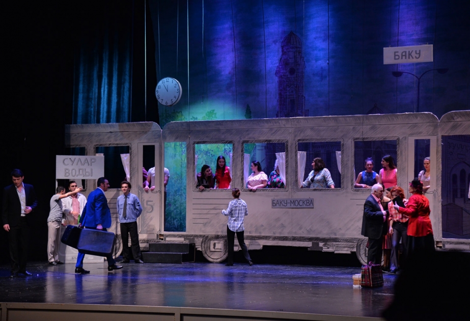 Gənc müəllimlər teatr tamaşalarında