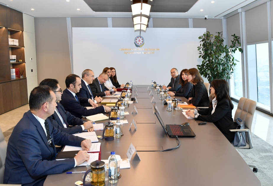 Министр экономики встретился со страновым менеджером ВБ по Азербайджану