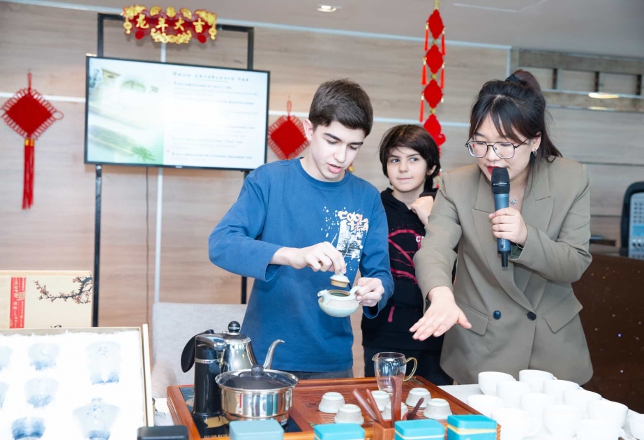 庆祝孔院二十岁生日系列活动之五“欢乐春节”茶艺大师班成功举行