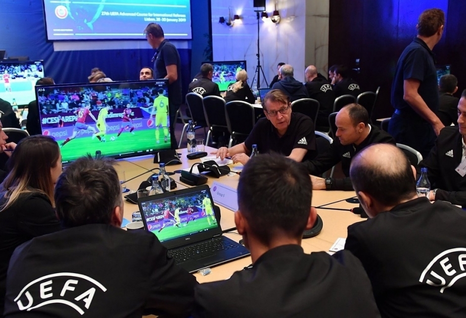 Un árbitro azerbaiyano de la FIFA participa en un seminario de la UEFA