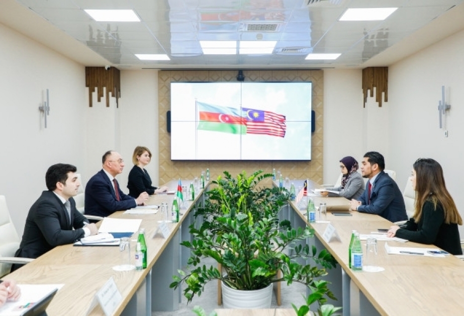 Malasia y Azerbaiyán discuten la cooperación en el campo de la importación-exportación de productos alimenticios