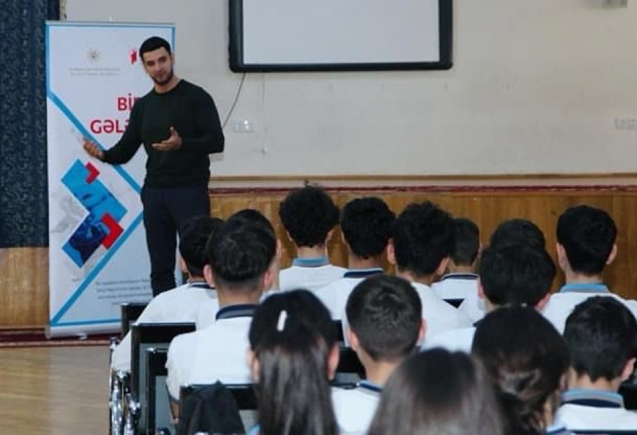 Üçüncü “Yüksəliş” müsabiqəsinin qalibi məktəblilərlə görüşüb