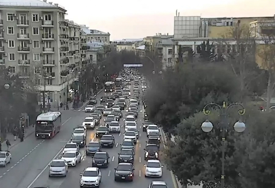 Bakının bir sıra yollarında sıxlıq müşahidə edilir