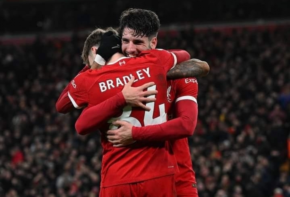 Leaders Liverpool beat mid-table Chelsea 4-1 in Premier League