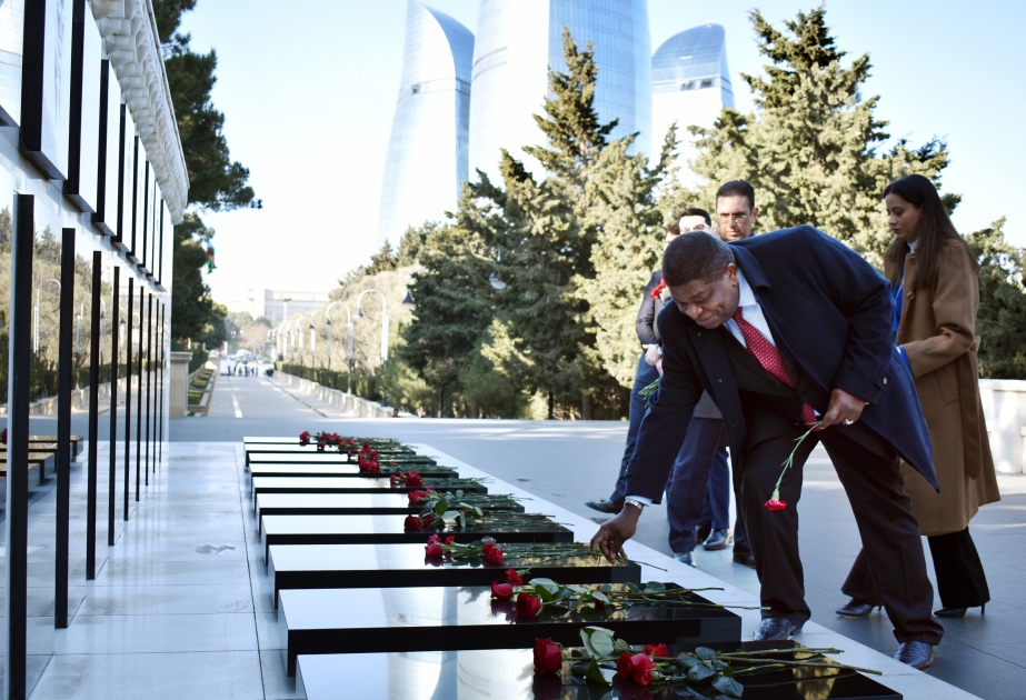IPU Secretary General pays tribute to Azerbaijani martyrs