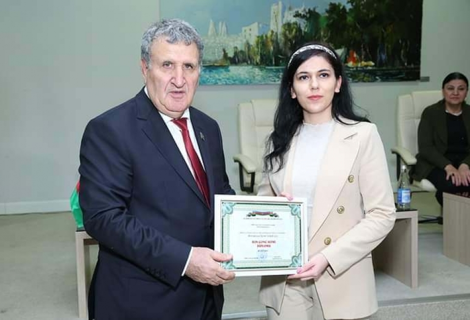 Ədəbiyyat İnstitutunun doktorantı “İlin gənc alimi” mükafatı ilə təltif olunub