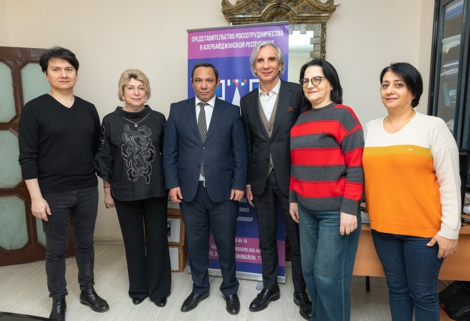 Bakıdakı Rus evi Gözdən Əlillər Cəmiyyətinə Brayl əlifbası ilə kitablar hədiyyə edib