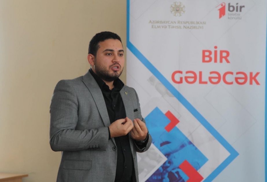Üçüncü “Yüksəliş” müsabiqəsi qalibinin məktəblilərlə görüşü