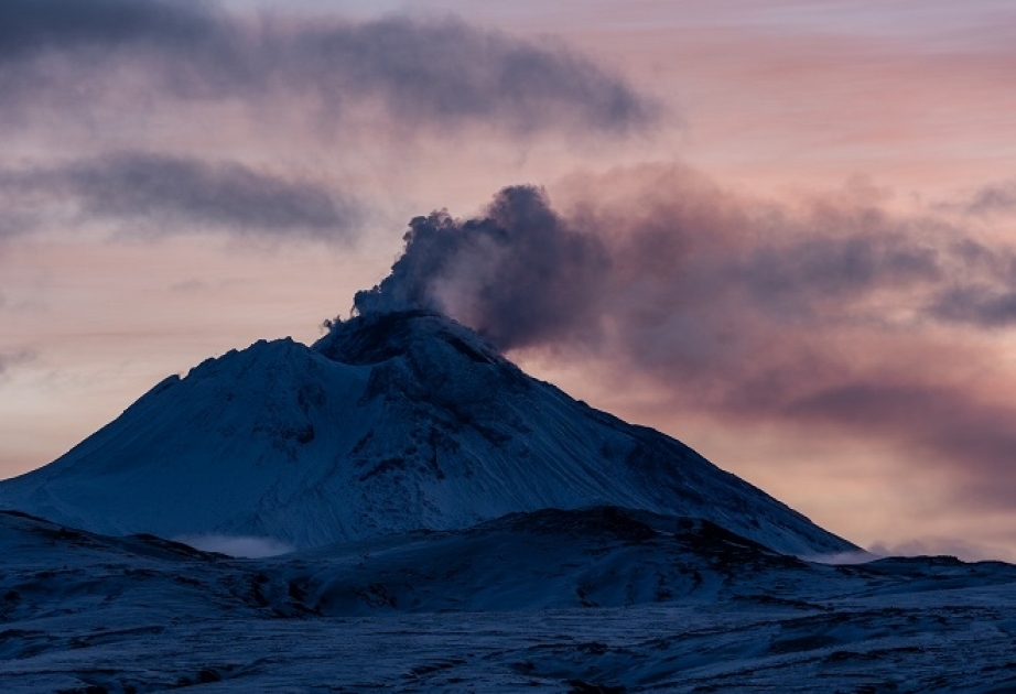 Kuril adalarında yerləşən Ebeko vulkanı 2 kilometr hündürlüyə kül püskürüb