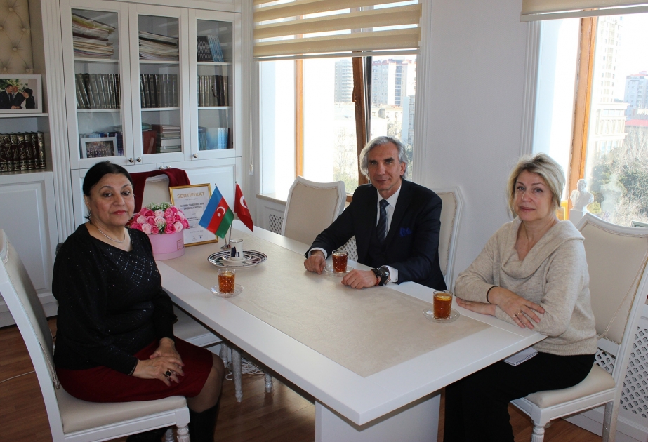 Bakıdakı Rus evinin rəhbəri Şərqşünaslıq İnstitutunda olub