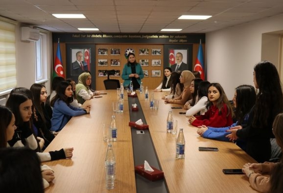 “Təhsildə könüllülük” proqramı çərçivəsində tələbələrlə görüş keçirilib