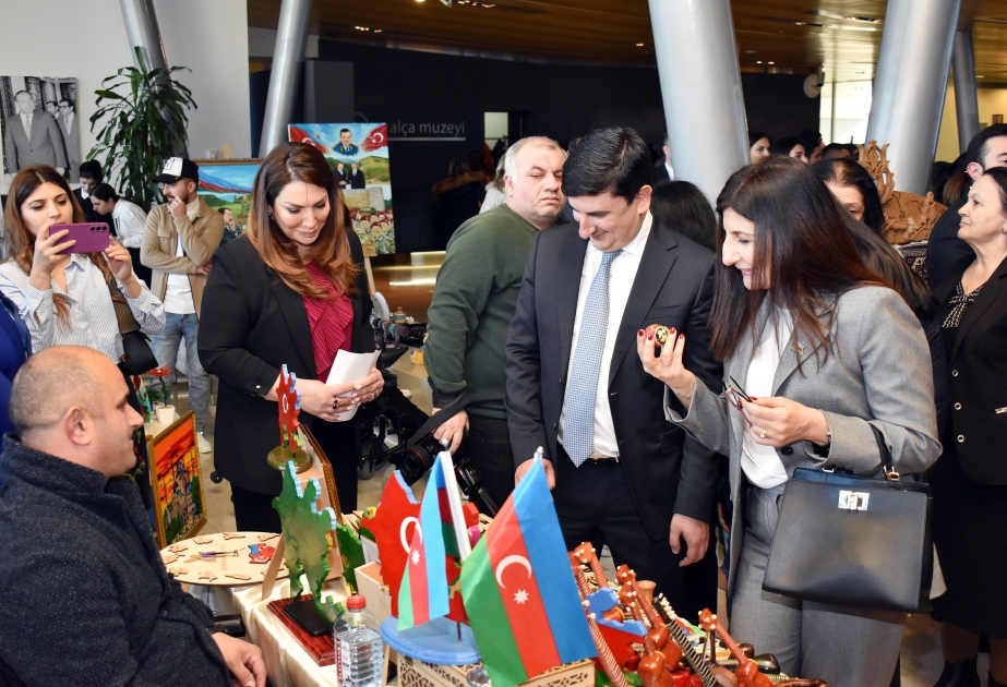 Milli Xalça Muzeyində Gənclər Günü münasibətlə “Sərhədsiz sənətkarlar” adlı sərgi-yarmarka təşkil olunub