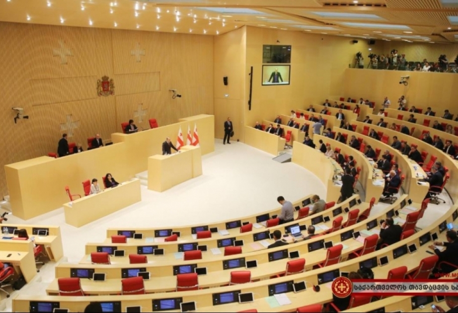 Gürcüstan Hökumətinin yeni tərkibi və proqramı parlamentin Bürosuna təqdim olunub
