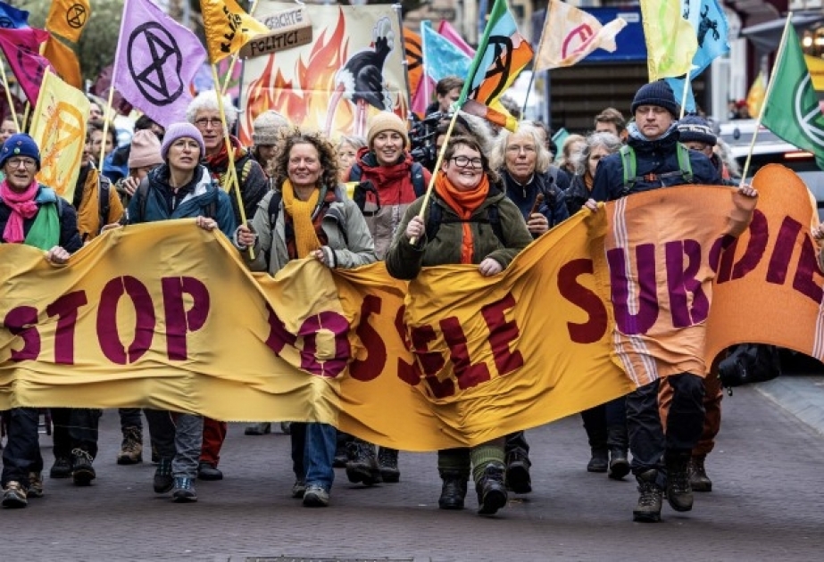 Den Haag:1.000 Festnahmen nach Autobahnblockade von Klimaaktivisten